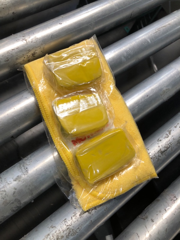 View 2 of *** CLAY BARS AND CLOTH ONLY ***
Mothers California Gold 3-Clay Bar Complete Kit