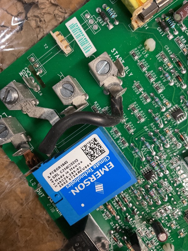 View 5 of ** PARTS ONLY DAMAGED PIECE REFER TO PHOTOS** UNKNOWN IF FUNCTIONAL**
Goodman Air Conditioner Control Board 2-Stage PCBGR104S