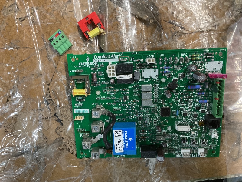 View 4 of ** PARTS ONLY DAMAGED PIECE REFER TO PHOTOS** UNKNOWN IF FUNCTIONAL**
Goodman Air Conditioner Control Board 2-Stage PCBGR104S
