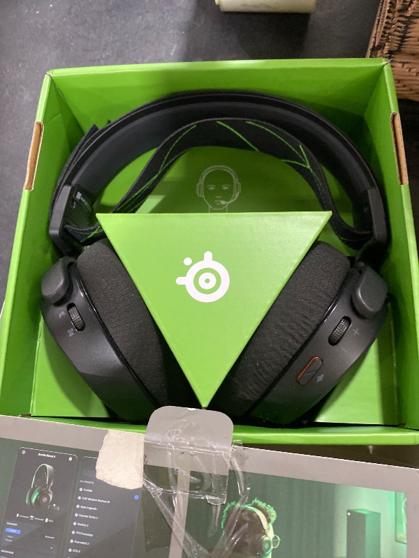 Photo 1 of SteelSeries Arctis Nova 5X Wireless Gaming Headset