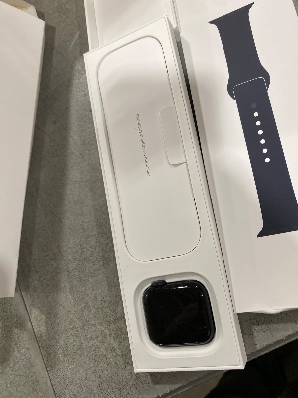 Photo 1 of Apple Watch SE (2nd Gen) Smartwatch 44mm