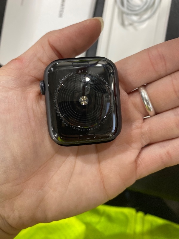 Photo 1 of Apple Watch SE (Gen 1) GPS 44mm Smartwatch