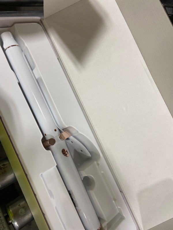 Photo 1 of T3 SinglePass Curl X 1" Curling Iron