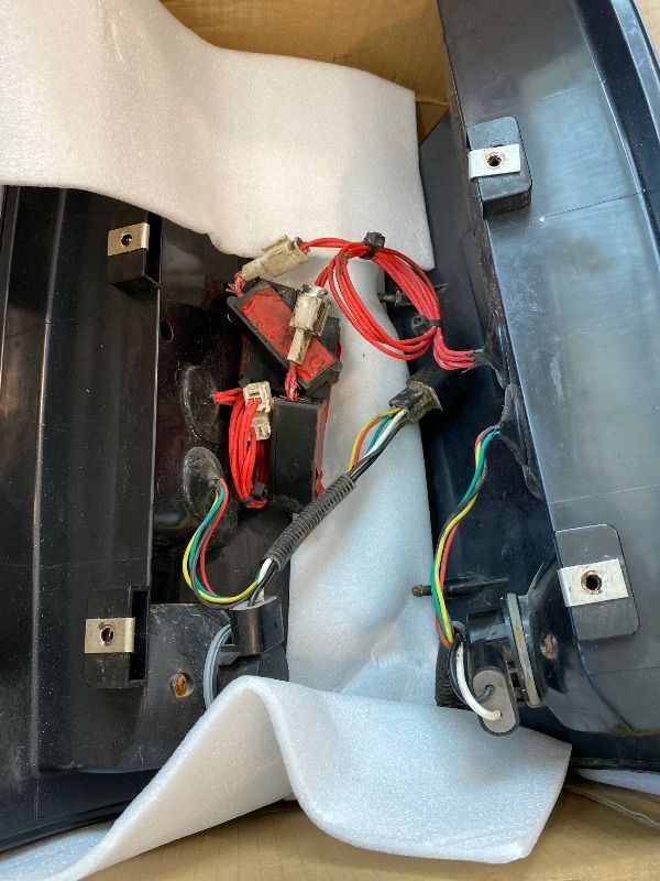 Photo 1 of [HEAVILY DAMAGED-WIRES ARE SPLIT]Tresound LED Tail Light for Dodge Ram 1500 2002-2006, Ram 2500 3500 2003-2006, Rear Taillight Assembly, 55077348AF 55077347AF CH2801147 CH2800147