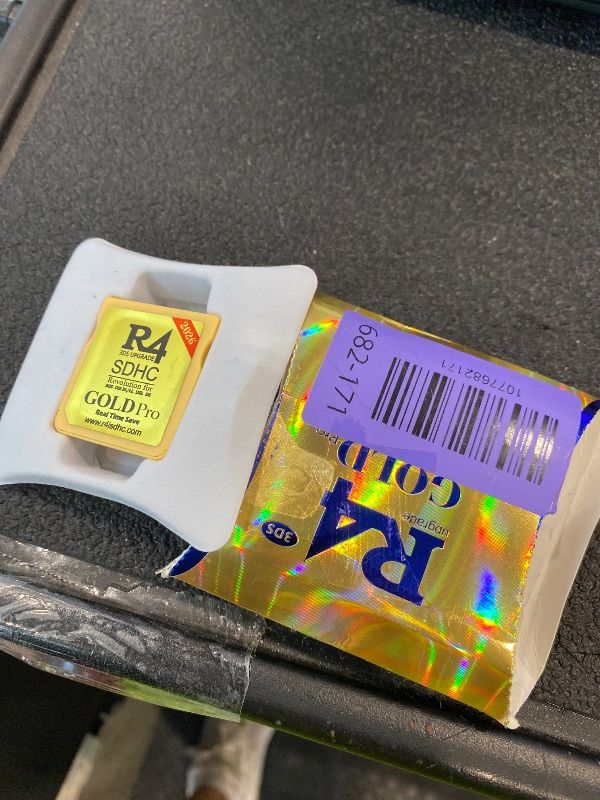 Photo 1 of [MISSING CARD] R4 SDHC Gold Pro Adapter with 32 GB Micro SD with YS Menu with 500 in 1 Will Work On DS DSI DSIXL 2DS 2DSXL 3DS 3DSXL