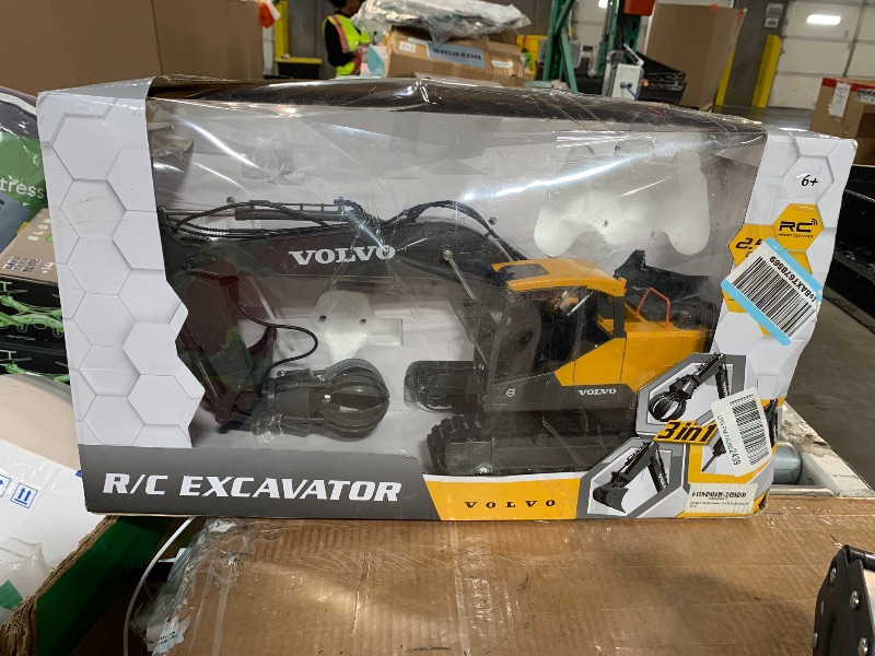 Photo 1 of *** MISSING CONTROLLER***
Double E Volvo 1:16 Scale Remote Control Excavator, 17 Channel 3-in-1 Construction Toy with Metal Shovel, Drill, Grab & Lights, 2.4GHz Full Function Digger for Outdoor Sandbox, Gift for Kids & Adults