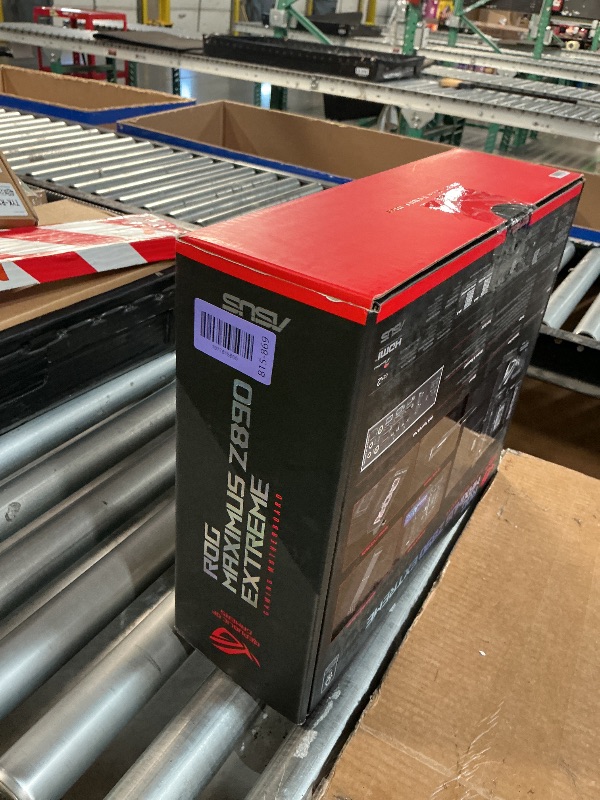 Photo 1 of ***BENT PINS ON SOCKET***ASUS ROG MAXIMUS Z890 EXTREME Intel® Z890 LGA 1851 E-ATX motherboard, Advanced AI PC-ready, 24+2+1+2 stages, DDR5, WiFi7, 2.5G/10G LAN, PCIe® 5.0 M.2, Thunderbolt™ 5, USB Type-C®, AI OC, 5” LCD Screen