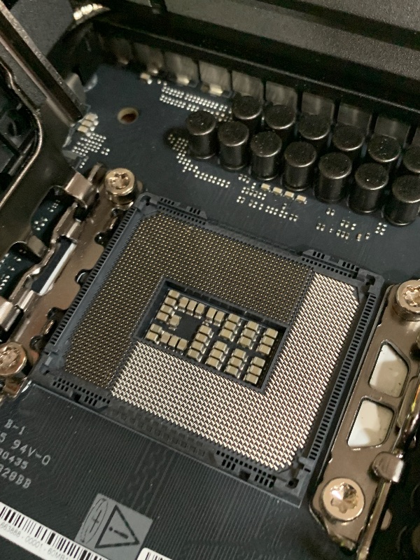 Photo 1 of ***BENT PINS ON SOCKET***ASUS ROG MAXIMUS Z890 EXTREME Intel® Z890 LGA 1851 E-ATX motherboard, Advanced AI PC-ready, 24+2+1+2 stages, DDR5, WiFi7, 2.5G/10G LAN, PCIe® 5.0 M.2, Thunderbolt™ 5, USB Type-C®, AI OC, 5” LCD Screen