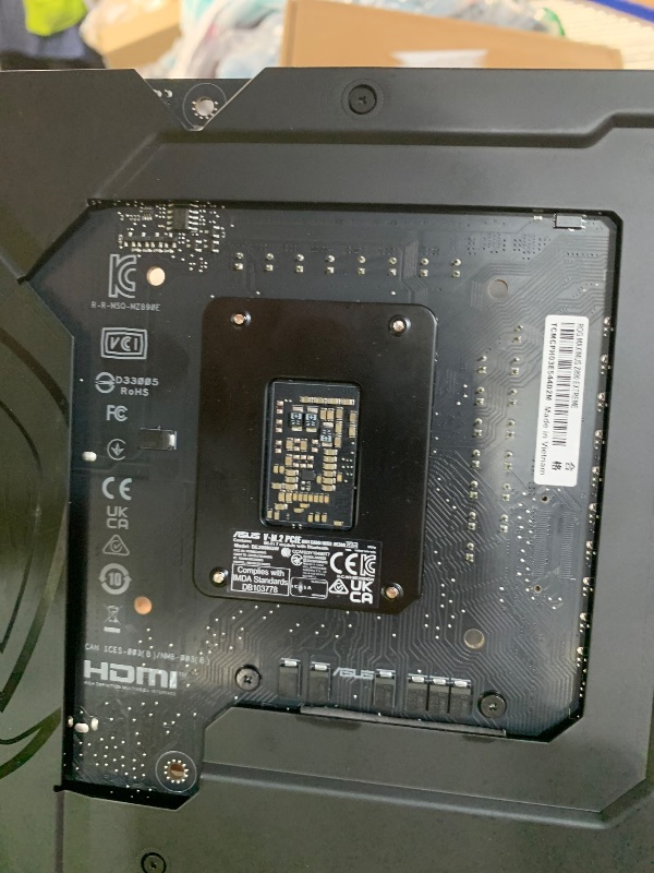 Photo 1 of ***BENT PINS ON SOCKET***ASUS ROG MAXIMUS Z890 EXTREME Intel® Z890 LGA 1851 E-ATX motherboard, Advanced AI PC-ready, 24+2+1+2 stages, DDR5, WiFi7, 2.5G/10G LAN, PCIe® 5.0 M.2, Thunderbolt™ 5, USB Type-C®, AI OC, 5” LCD Screen
