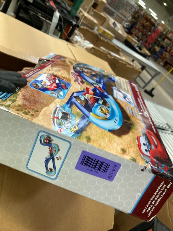 Photo 1 of ?Mattel Disney and Pixar Cars Playset with 2 Toy Cars, Lightning McQueen & Francesco Bernoulli, GRC Jumping Raceway Track Set with Kid-Powered Booster