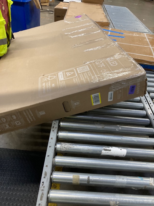 Photo 1 of **broken; no returns or refunds accepted**Samsung 65-Inch Class QLED Q7F Series Samsung Vision AI Smart TV (2025 Model, 65Q7F) Quantum HDR, Object Tracking Sound Lite, Q4 AI Gen1 Processor, 4K upscaling, Gaming Hub, Alexa Built-in