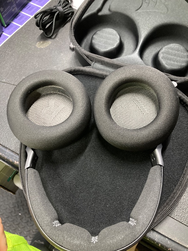 Photo 1 of ***MISSING PIECE SELLING AS IS *** Corsair Virtuoso MAX Wireless Officially Licensed Xbox Series X|S Gaming Headset – Dolby Atmos, Active Noise Cancelling, 2.4GHz Wireless & Bluetooth, Game/Chat Audio Controls, PC – Carbon