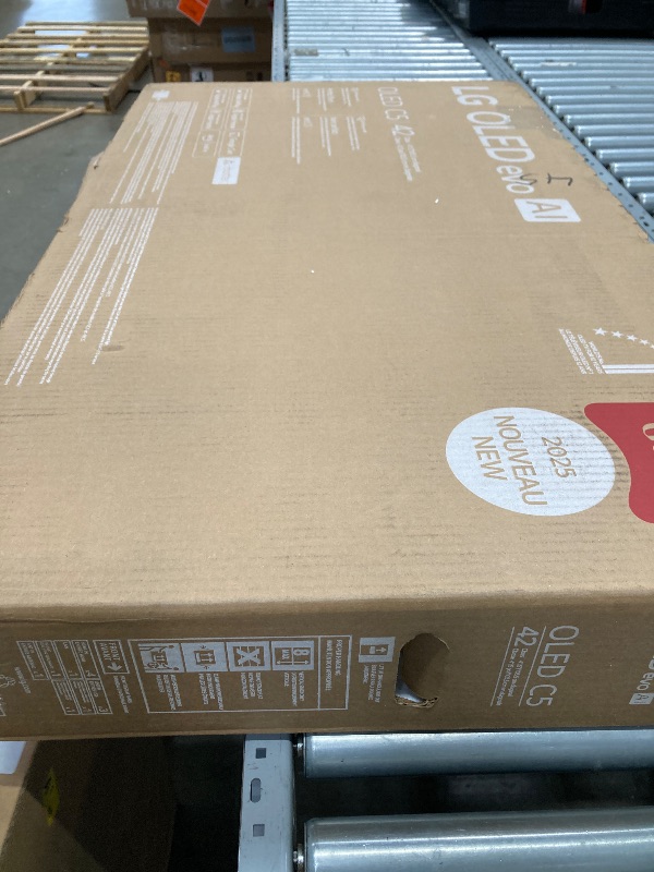 Photo 1 of **NO RETURN ***LG 42-Inch Class OLED evo AI Super Upscaling 4K C5 Series Smart TV w/Dolby Atmos & Vision, HDR10, Filmmaker Mode, Wow Orchestra, Alexa Built-in (OLED42C5PUA, 2025)