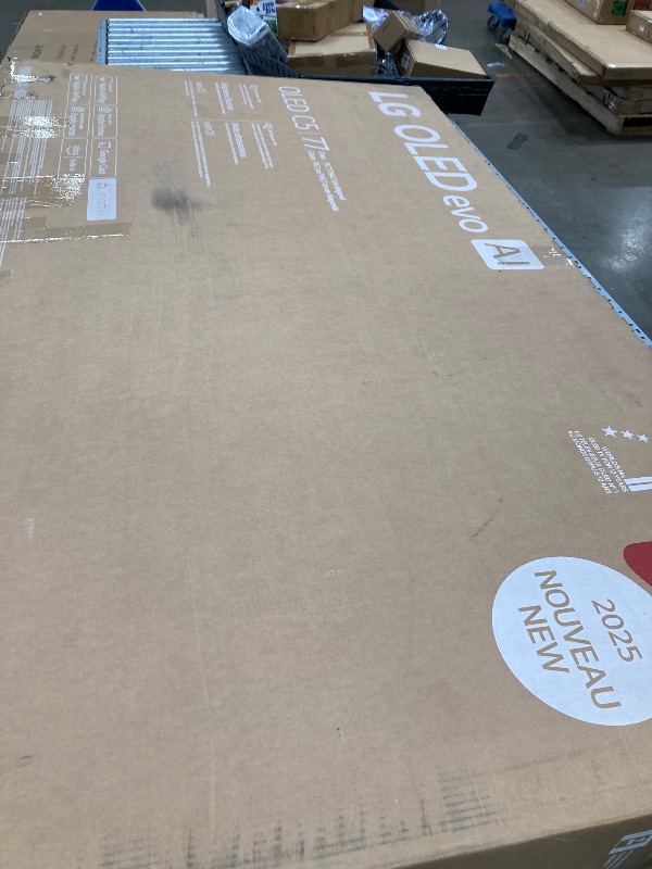 Photo 1 of **NO RETORNO***LG 77-Inch Class OLED evo AI 4K C5 Series Smart TV w/Dolby Atmos, Dolby Vision, HDR10, AI Super Upscaling 4K, Filmmaker Mode, Wow Orchestra, Alexa Built-in (OLED77C5PUA, 2025)