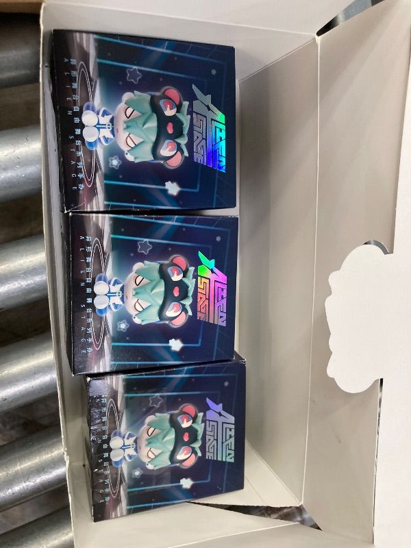 Photo 1 of **MISSING 3/DAMAGED BOX***AET Alien Stage Free Stage 6 Figures