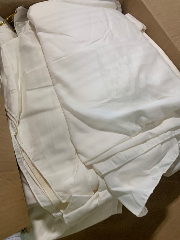 Photo 1 of ***unknown size*** white bedsheet set