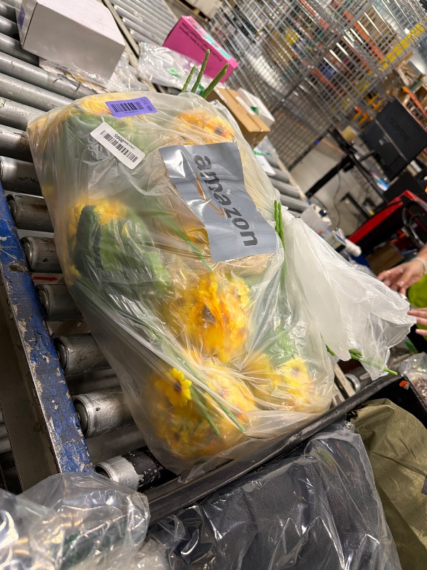 Photo 1 of *******SIMILAR******* GlobalRose 15 Fresh Cut Yellow Sunflowers - Beautiful Sunbright Blooms - Fresh Flowers Bouquet for Delivery