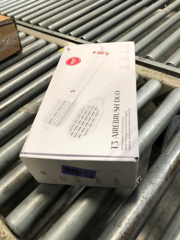 Photo 1 of [NONFUNCTIONING] T3 AireBrush Duo Interchangeable Hot Air Blow Dry Brush with Two Attachments  Includes 15 Heat and Speed Combinations, T3 IonFlow Technology, Volume Booster Switch, Lock-in Cool Shot"