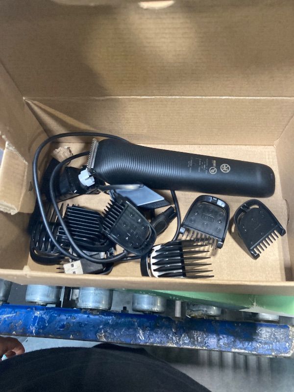Photo 1 of !! MIOSSING PARTS !!Philips Norelco All-in-One 3000 Series 13 in 1 Trimmer, Beard Styler & Men's Hair Clipper, 9 Length Settings & Self-Sharpening Skin-Friendly Blades, MG3919/50