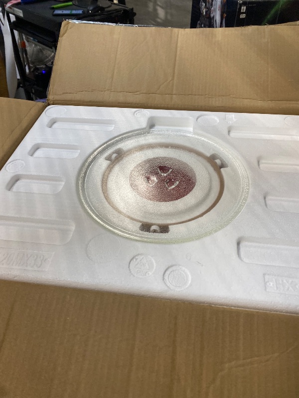 Photo 1 of [SOLD FOR PARTS] Frigidaire, 0.7 Cu. Ft. Retro Countertop Microwave Oven, 700W Compact Microwave with 8 Auto Cook Menus, Auto Defrost, 5 Power Levels, LED Display, Glass Turntable, Red-Silver