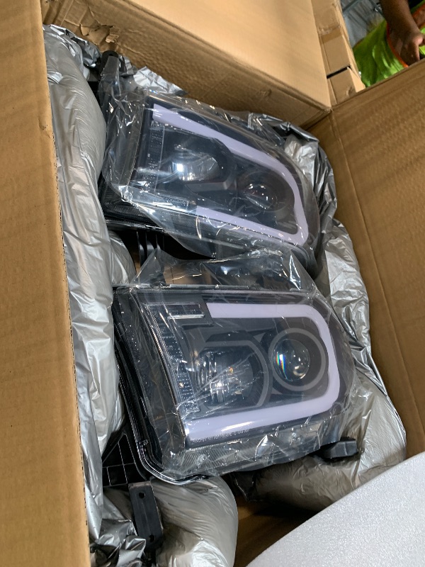 Photo 1 of ***MISSING HARDWARE*** Fullux Headlights Projector for 2007-2013 Toyota Tundra w/LED DRL