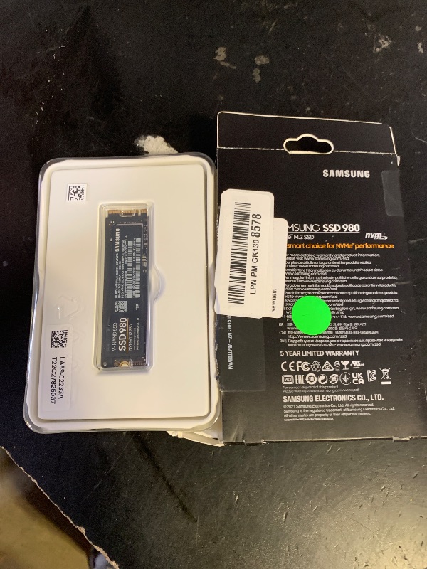 Photo 1 of Samsung SSD 980 1TB NVMe M.2 Internal Solid State Drive
