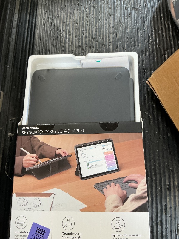 Photo 1 of ESR iPad 11" Keyboard Case