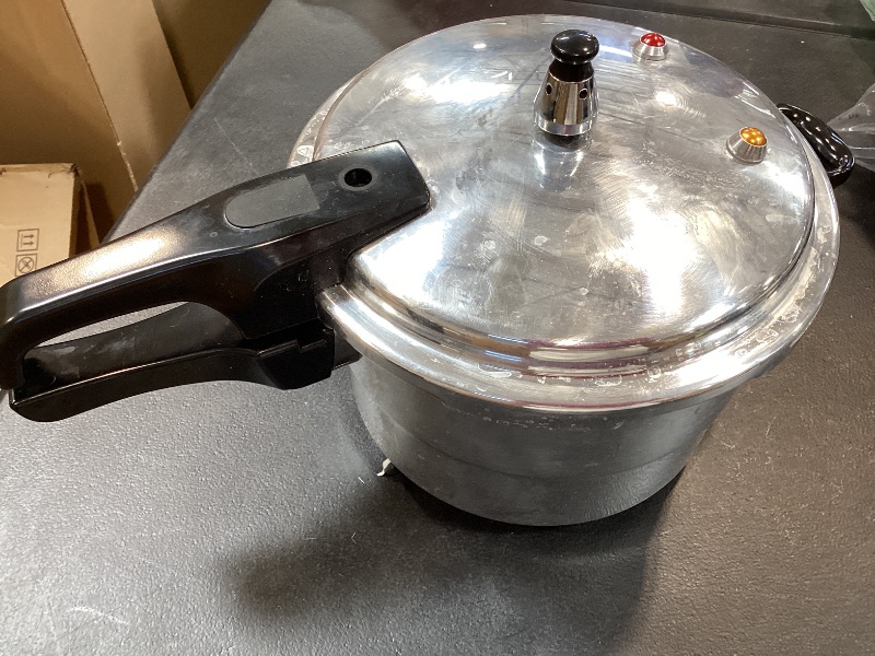 Photo 1 of Pressure cooker