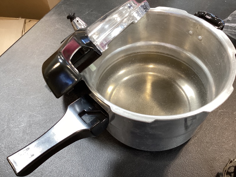 Photo 1 of Pressure cooker