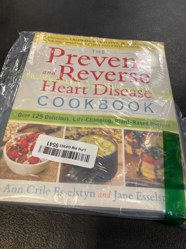Photo 1 of Prevent and Reverse Heart Disease: The Revolutionary, Scientifically Proven, Nutrition-Based Cure