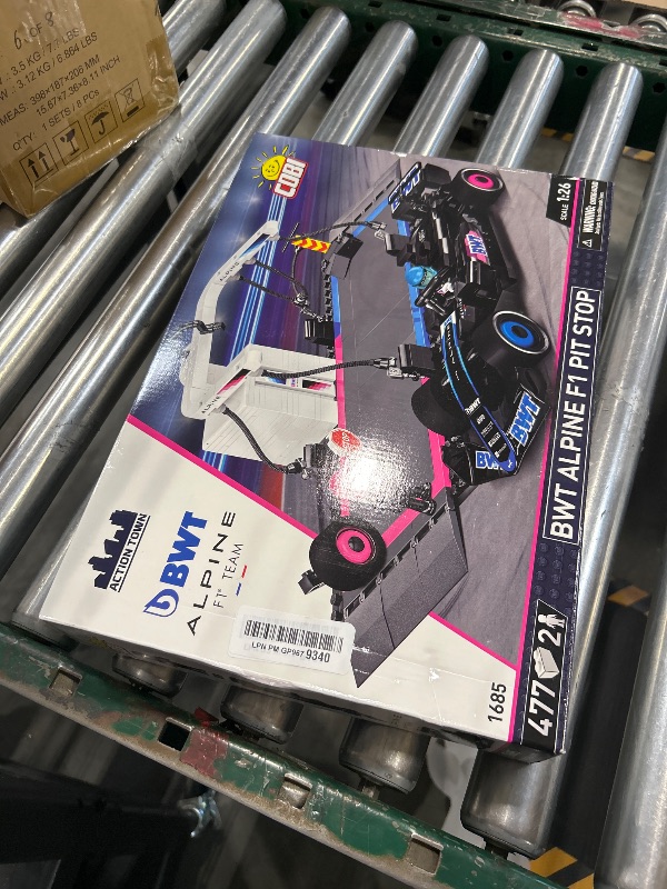Photo 1 of COBI BWT Alpine F1 Pit Stop Building Set, 477 Pieces