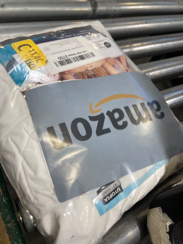 Photo 1 of Utopia Bedding Mattress Protector Zippered Twin XL Size, 100% Waterproof Bed Bug and Dust Mite Proof Mattress Encasement, Absorbent 6 Sided Mattress Cover