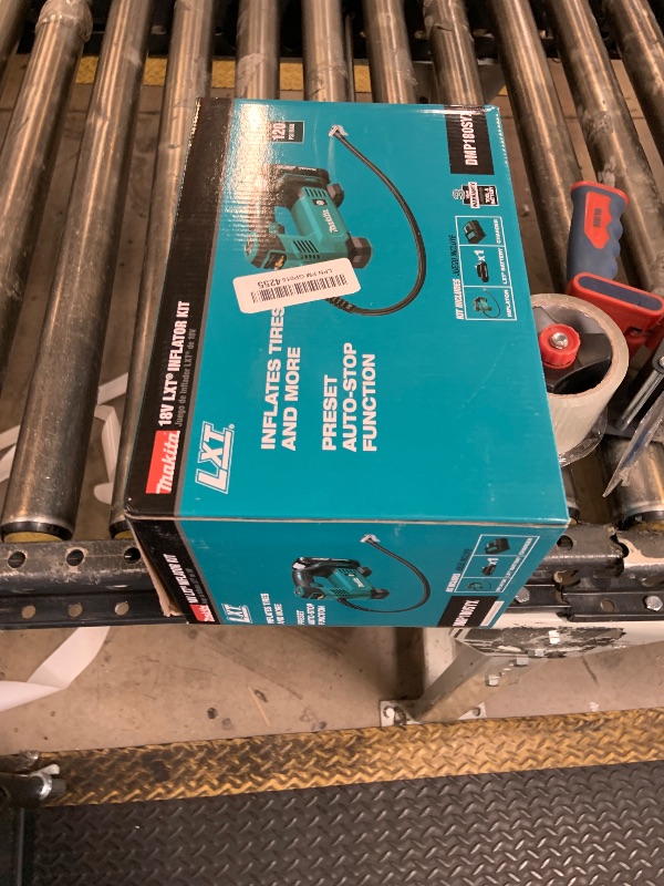 Photo 1 of Makita DMP180SYX 18V LXT® Lithium-Ion Cordless Inflator Kit (1.5Ah)