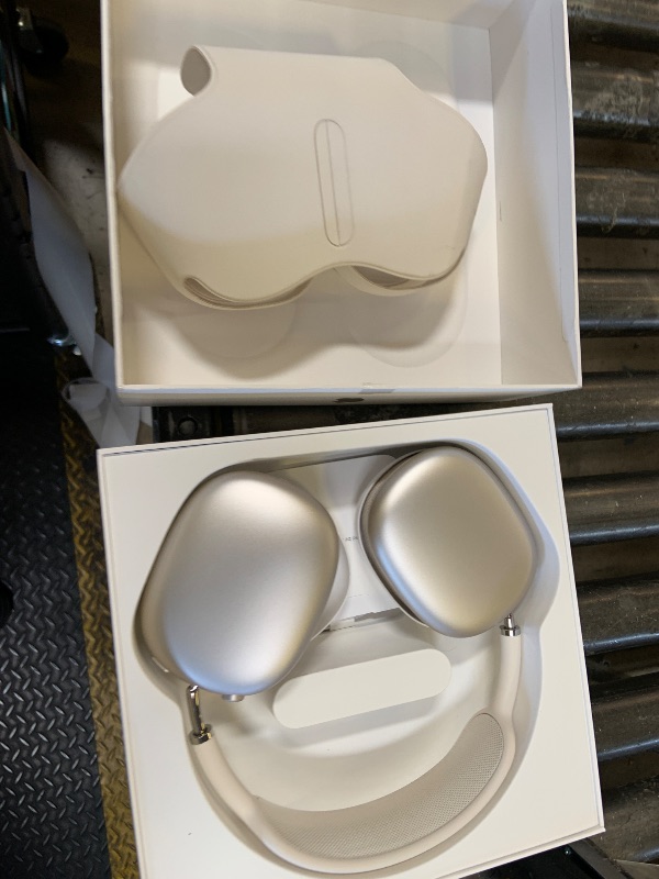 Photo 1 of "AIRPODS MAX"