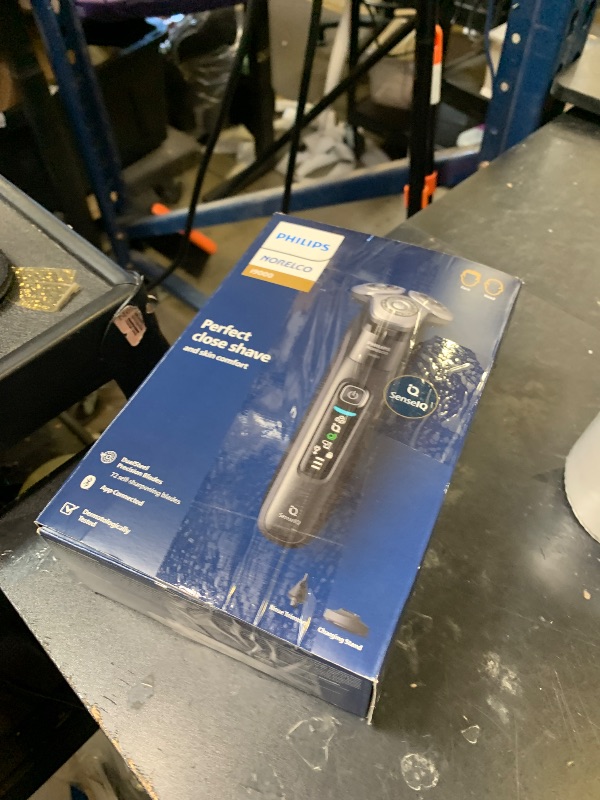 View 3 of Philips Norelco Shaver i9000, Wet & Dry Electric Shaver, Ink Black, SenseIQ Technology, Triple Lift & Cut System, 360 Rotating Dual SteelPrecision Precision Blades, Nose Trimmer, Model X9000/90