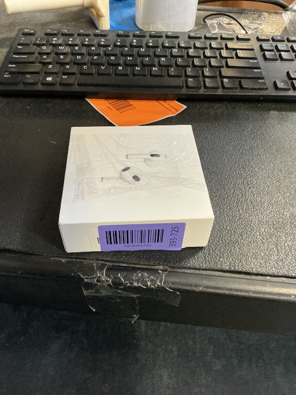 Photo 1 of Right Does NOT WORK*************Apple AirPods (3rd Generation) Wireless Ear Buds, Bluetooth Headphones, Personalized Spatial Audio, Sweat and Water Resistant, Lightning Charging Case Included, Up to 30 Hours of Battery Life