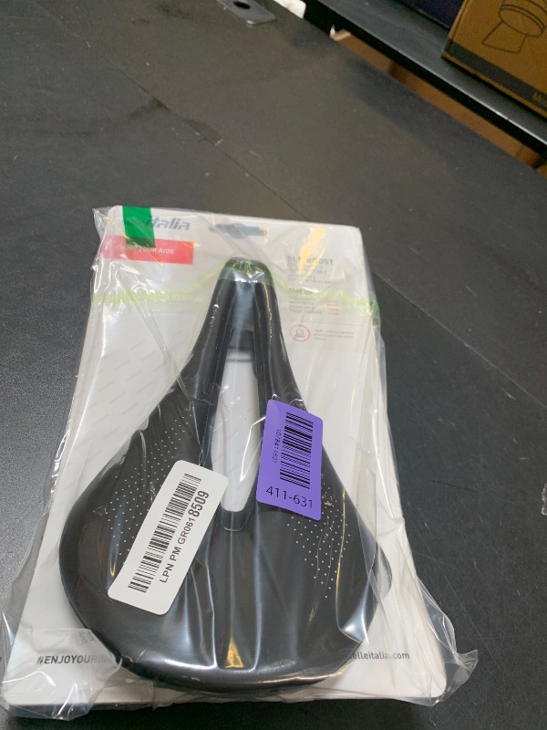 View 2 of Selle Italia SLR Boost Endurance Ti316 Superflow Road Bike Saddle - Comfortable Road Bicycle Seat - Short Nose Saddle Road, Racing, Endurance, & Triathlon, Black & White, 248 x 145mm, 207g (SI510753)