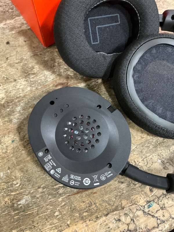 Photo 1 of **Missing Type A to Type C cable** SteelSeries Arctis Nova 5 Wireless Multi-System Gaming Headset — Neodymium Magnetic Drivers — 100+ Audio Presets — 60 HR Battery — 2.4GHz or BT — ClearCast Gen2.X Mic — PC, PS5, PS4, Switch, Mobile