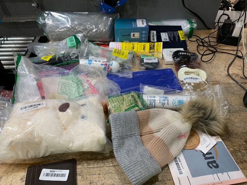 Photo 1 of ** SOLD AS IS BUNDLE OF MISCELLANEOUS AND SORTED GOODS **