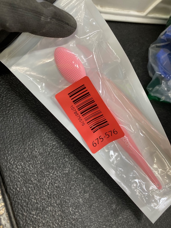 Photo 1 of *Only 1* Lip Scrub Brush,Double-Sided Silicone Exfoliating Lip Brush Tool for Smoother and Fuller Lip Appearance,Pink,2pcs