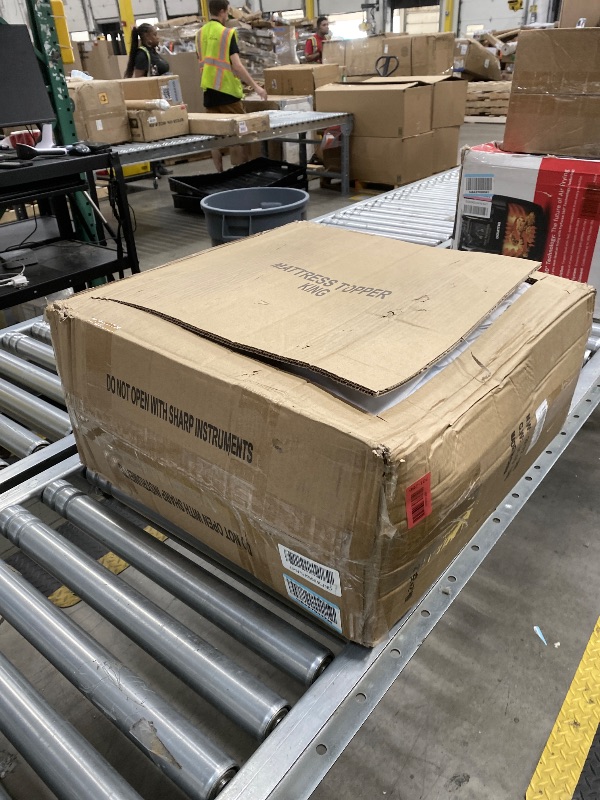 Photo 1 of ***DAMAGED -CUT -SELLING AS IS *** Dual Layer 4 Inch Memory Foam Mattress Topper King – 2 Inch Gel Memory Foam & 2 Inch Pillow Top Mattress Pad