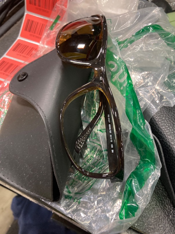 Photo 1 of **broken and a broken eye***Ray-Ban RB2027 Rectangle Shape Non-Polarized Sunglasses for Men & Women – Includes Official Rayban Eyewear Kit – Ideal Formal & Casual Wear Sunglasess – Brown Lens