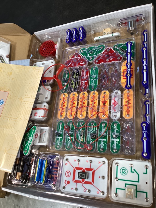 Photo 1 of Snap Circuits Elenco Snap Circuits Pro 500 in 1 Electronics Exploration Kit