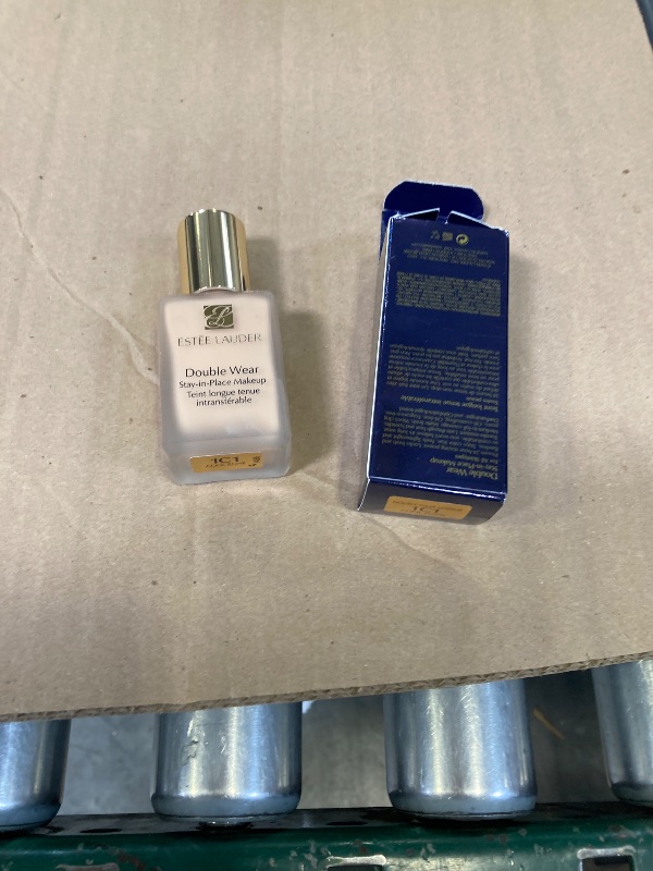Photo 1 of Estée Lauder Double Wear Stay-in-Place 24-Hour Long-Wear Matte Foundation Makeup | Original Formula 1 Fl Oz, 1C1 Cool Bone