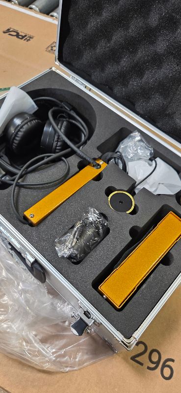 Photo 1 of Underground Water Leak Detector, Water Pipe Leak Detector, Two Size Sensors Precise Positioning, High-Sensitivity Digital Display Leakage Sensor, Carrying Case
