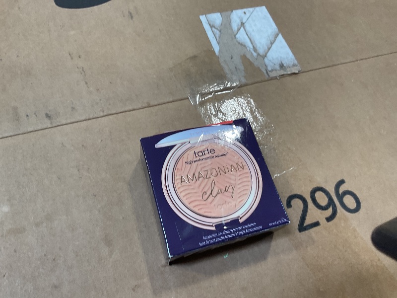 Photo 1 of tarte Amazonian clay blurring powder foundation – Buildable Light-to-Medium Coverage, Natural Matte Longwear Finish, Blurs look of Pores, Vegan & Cruelty-Free, full size, 20N light neutral