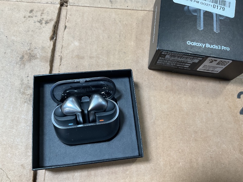 Photo 1 of Samsung Galaxy Buds 3 Pro AI True Wireless Bluetooth Earbuds, Noise Cancelling, Sound Optimization, Redesigned Comfort Fit, Silver [US Version, Amazon Exclusive,
