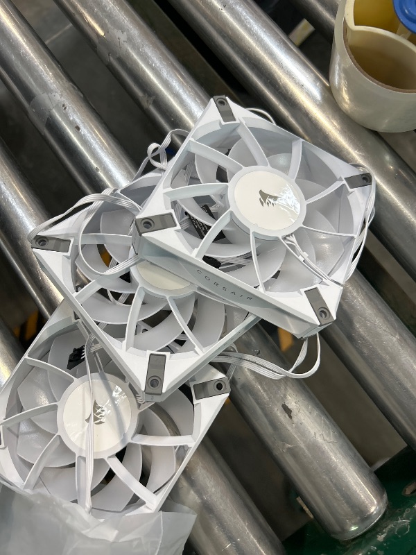 Photo 1 of Corsair iCUE H150i Elite CAPELLIX XT Desktop Liquid CPU Cooler - Three AF120 RGB Elite Fans - 360mm Radiator - Intel® LGA 1700, 1200, 115X, 2066, AMD® AM5, AM4 - Included iCUE Commander CORE - White