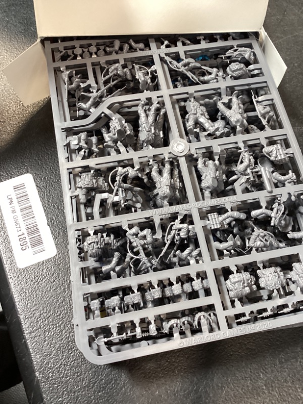Photo 1 of Warlord Bolt Action British & Inter-Allied Commandos Starter Army 1:56 Tabletop Miniatures - Plastic Paintable Miniature WWII Soldiers Set, Unpainted Table Top 28mm Military Minifigures for Adults