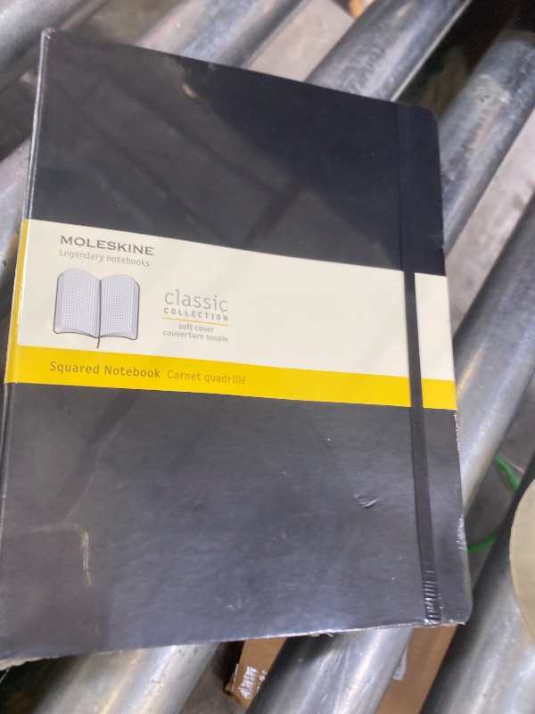 Photo 1 of MOLESKINE Carnet quadrillé - Très Grand Format - Couverture Souple Noire